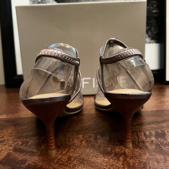 Marc Fisher Pewter elastic dress sandal with metal ornament. Size 9M. NEW! - Picture 3 of 6